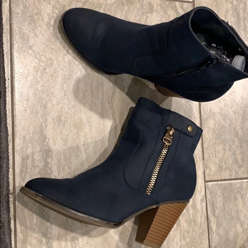 Apt 9 faux leather blue booties